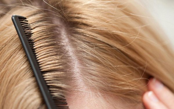 Сухой шампунь: все о палочке-выручалочке для волос и как именно он работает